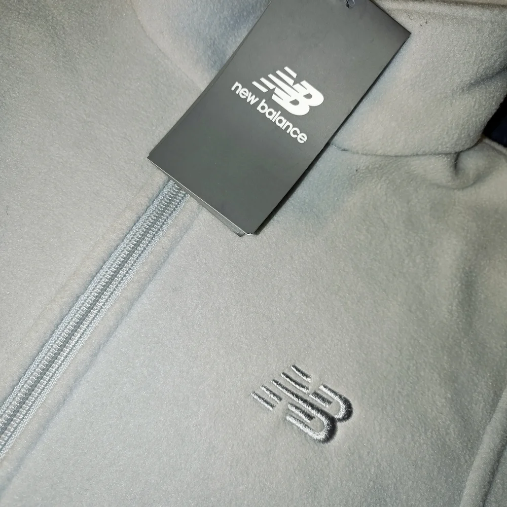 New Balance Women's Light Gray Fleece Jacket Size M Nwt - Picture 2 of 4